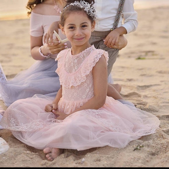 Beautiful lace blush dress - Picture 2 of 8